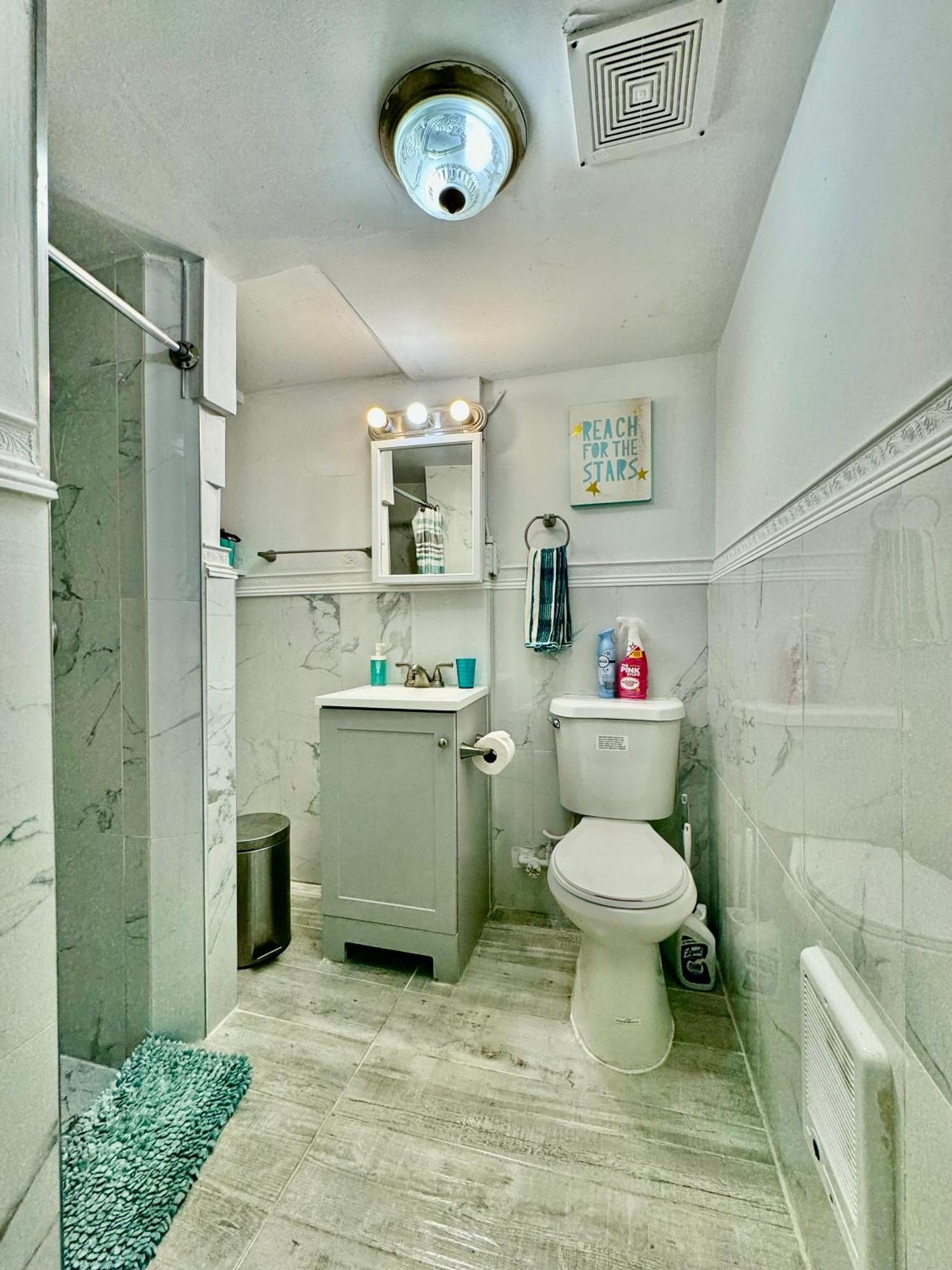 Private Tiny Room On The 1St Floor With Shared Bathroom Near Airport And Downtown Seattte سياتل المظهر الخارجي الصورة