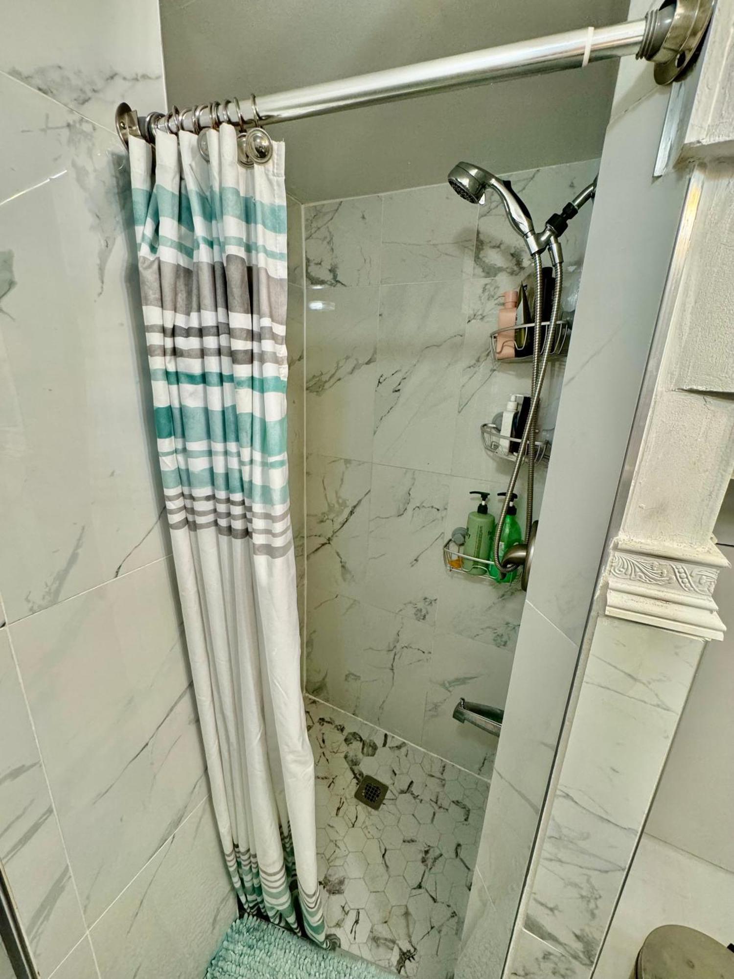 Private Tiny Room On The 1St Floor With Shared Bathroom Near Airport And Downtown Seattte سياتل المظهر الخارجي الصورة